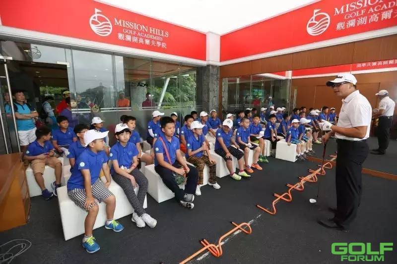 2016梅赛德斯-奔驰青少年高尔夫城市训练营开幕