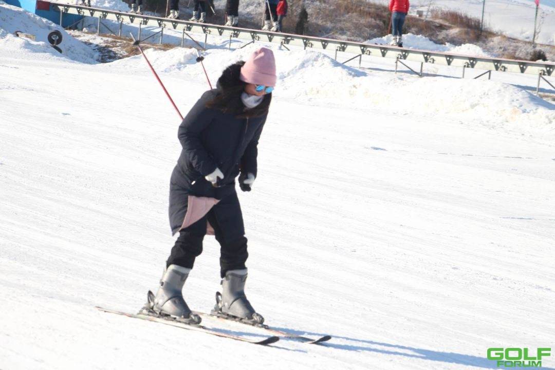 冬日的飞扬舞姿——一起去滑雪