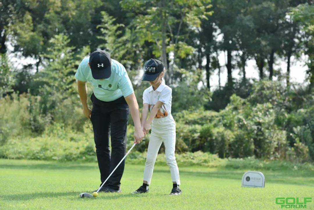 让优雅的高尔夫运动成为孩子一生的伙伴