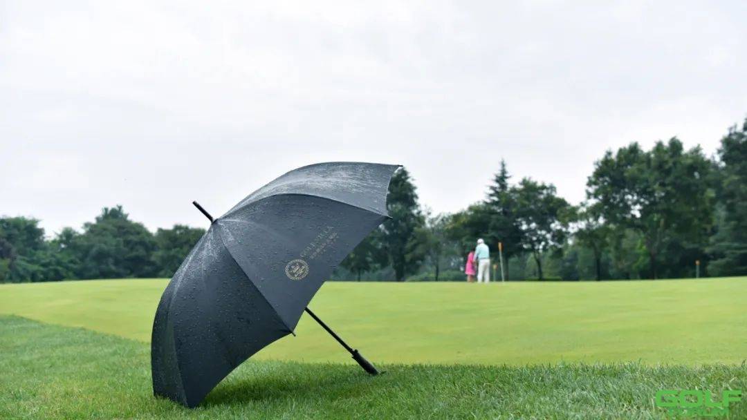 球技探讨|雨天打高尔夫的技巧与注意事项