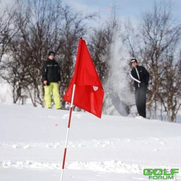 高球也疯狂——雪地高尔夫怎么玩！