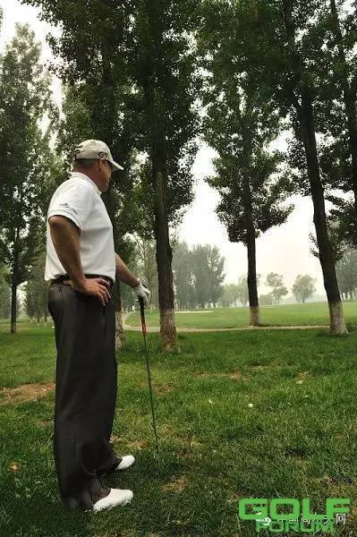 【球技】如何在树下或者逆风中巧打高尔夫