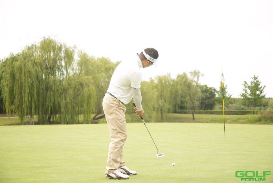 高尔夫球运动不当的姿势容易引起的身体损伤