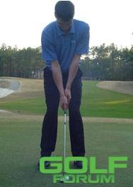 球技：解高尔夫推杆技巧六步让你降低杆数