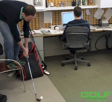 颠覆丨办公室高尔夫切球新玩法！