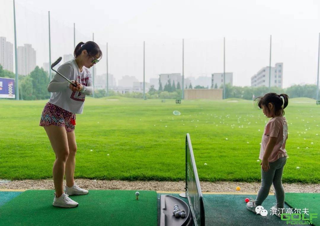 跟爸爸一起，玩转高尔夫