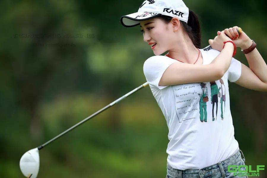 中国女白领爱上高尔夫