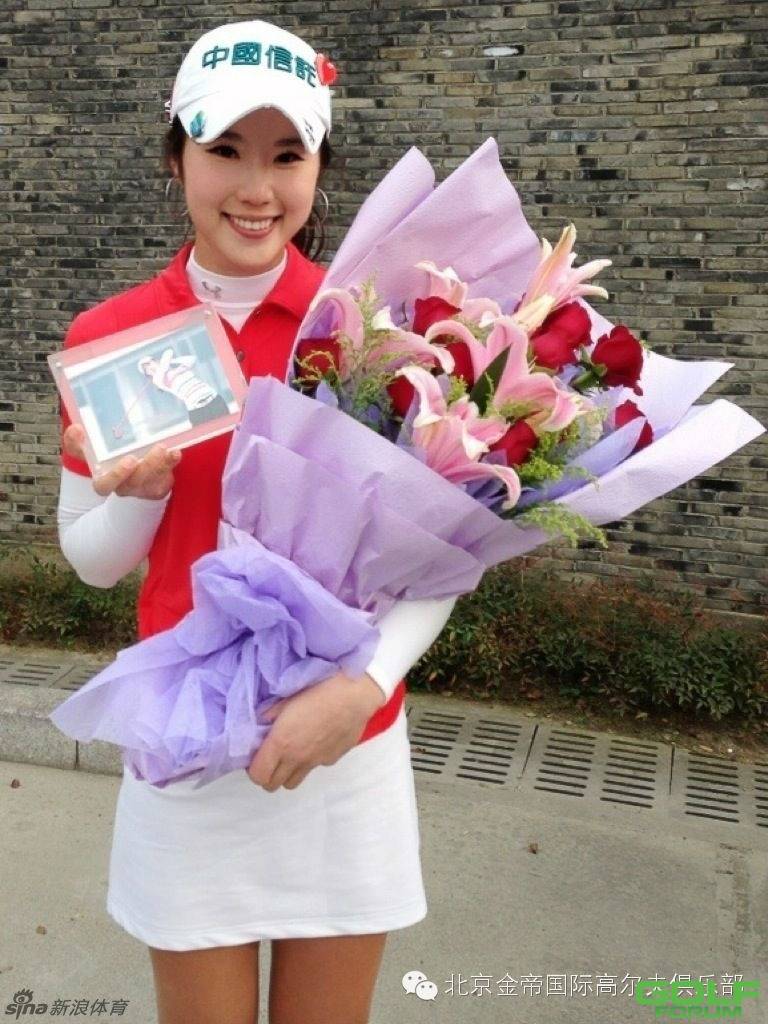 「欣赏」组图！台湾首席高球美女的美丽高尔夫！
