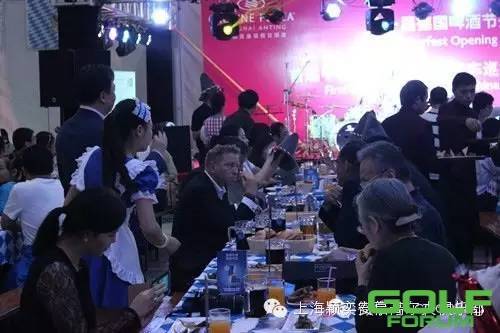 上海颖奕皇冠假日酒店首届啤酒节开幕