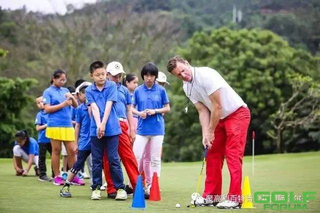 九龙山青少年高尔夫指定合作单位——上海虹桥Victor双语国际高尔夫学院，共 ...