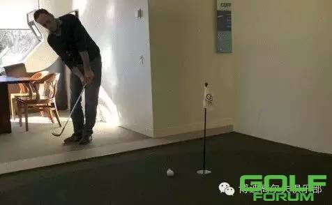 球友如此疯狂！办公室高尔夫新玩法！