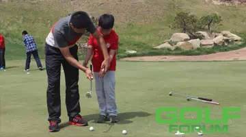 高尔夫初学者在练习场击球的注意事项