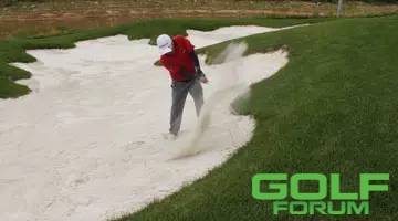 高尔夫精英教练教你沙坑救球六原则