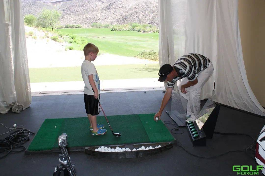 学习高尔夫的孩子从小就与众不同！