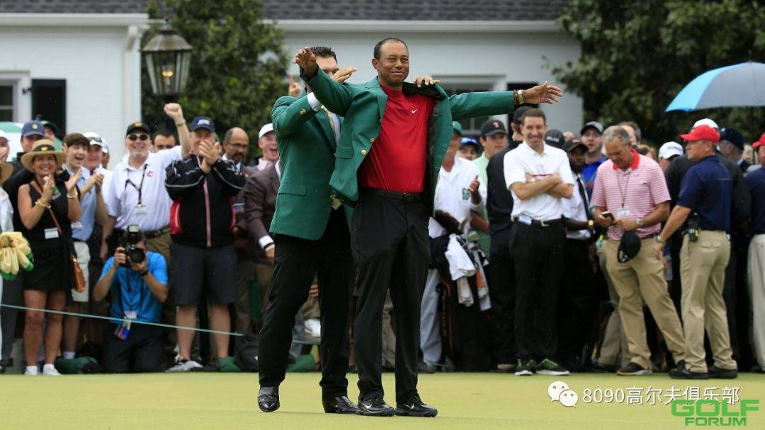高尔夫之神再赢大师赛，老虎第五次穿上绿夹克