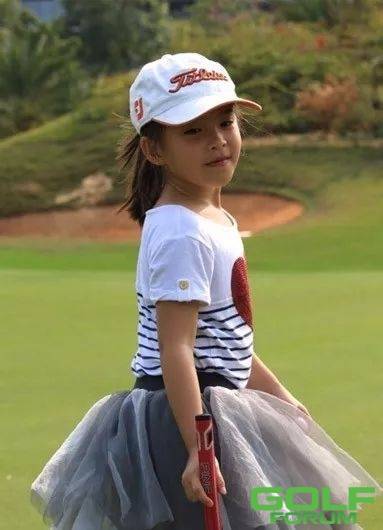 “京城四少”王珂在节目中大秀高尔夫球技，并称高尔夫是世界上最难的事情之 ...