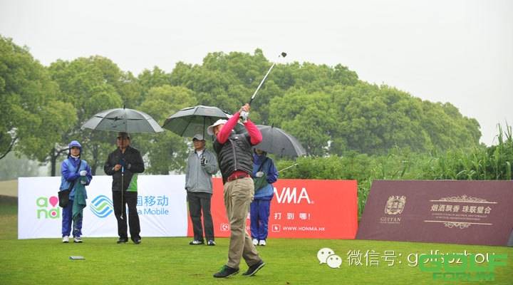 【焦点】2014苏州高尔夫巡回赛首站雨中酣战