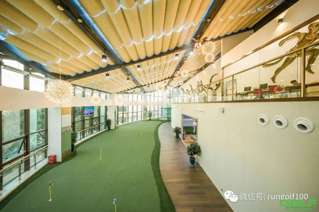 4000㎡的小黑高尔夫球馆，就在上海！