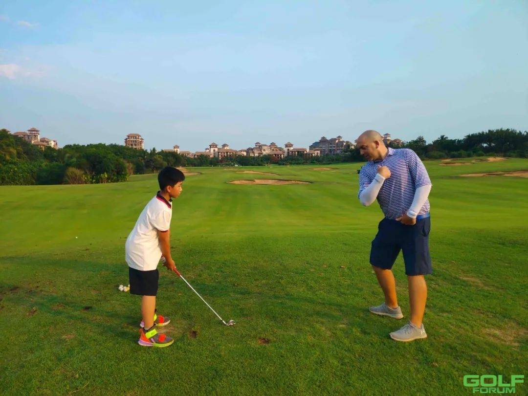 【父亲节】高尔夫实验班学子祝父亲大人节日快乐！