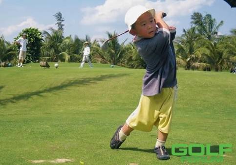 如何提升小孩学习高尔夫球的能力？