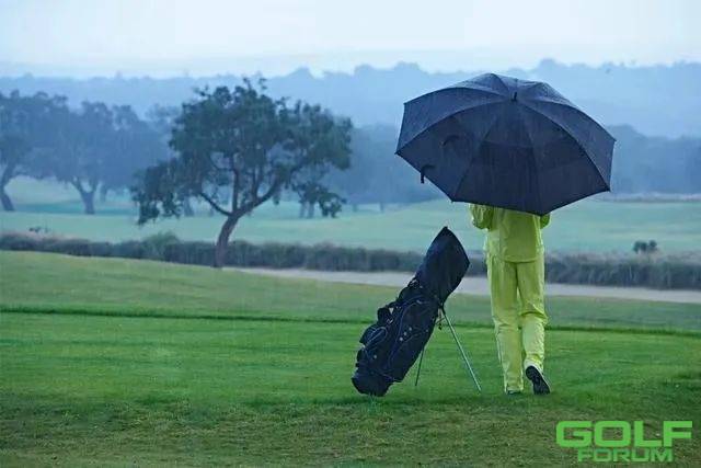 如何在风雨之中打高尔夫球？