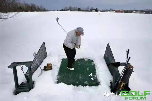 谁说下雪天不能打？雪地高尔夫这样玩