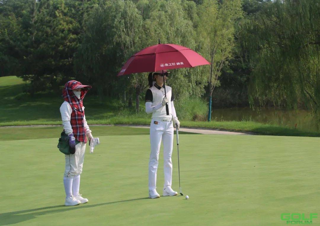 燕之屋女子高尔夫球队7月例赛美丽挥杆