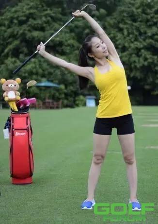 11招高尔夫热身动作美女教练亲身示范（上）
