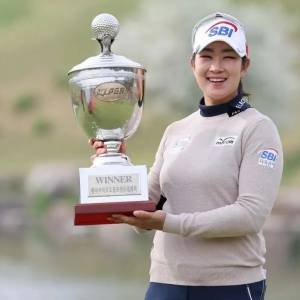 冠军装备|韩国女子巡回锦标赛冠军金阿林